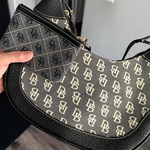 Dooney & Bourke vintage medium hobo with wristlet! - Picture 13 of 15